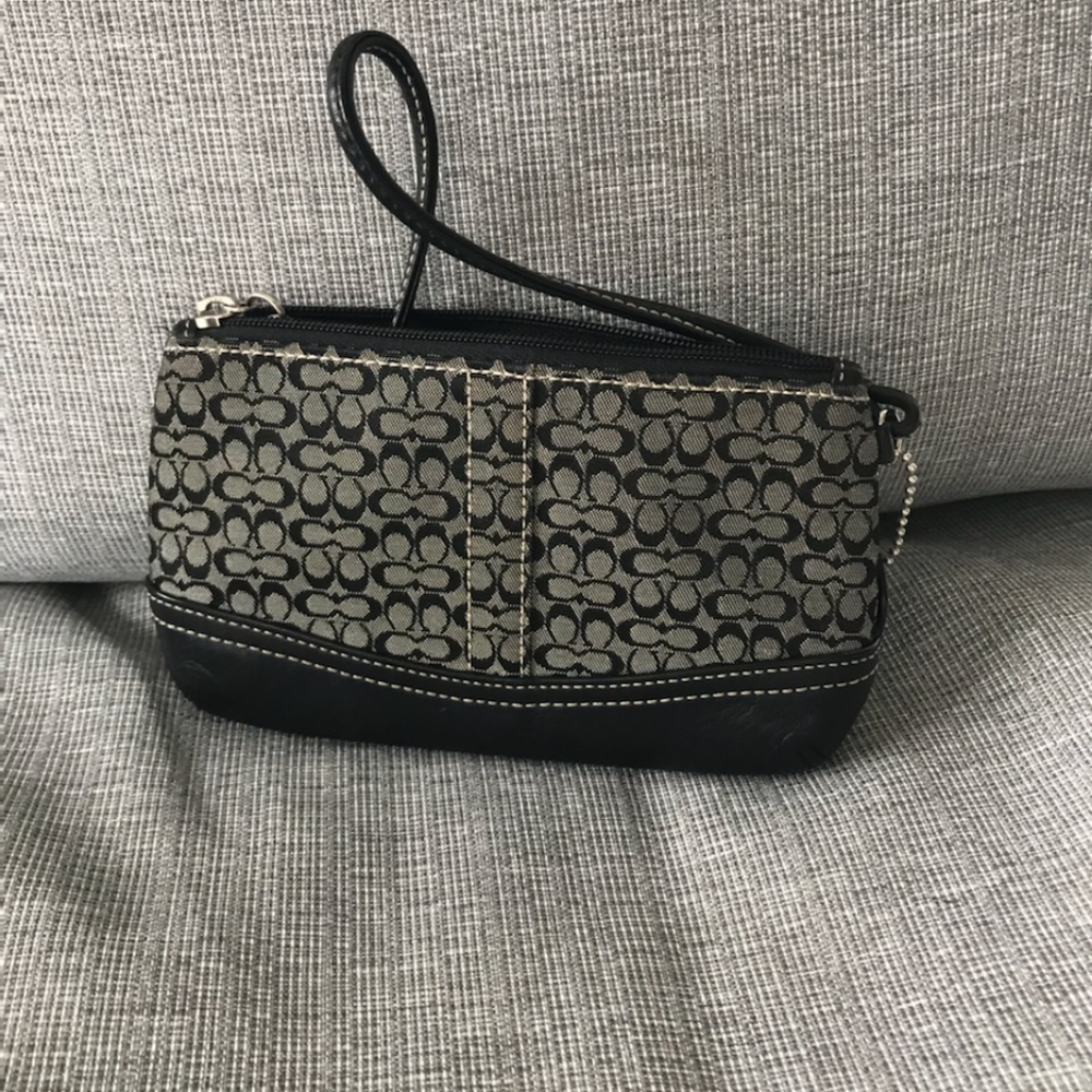 Coaach C print wristlet in gray and black
